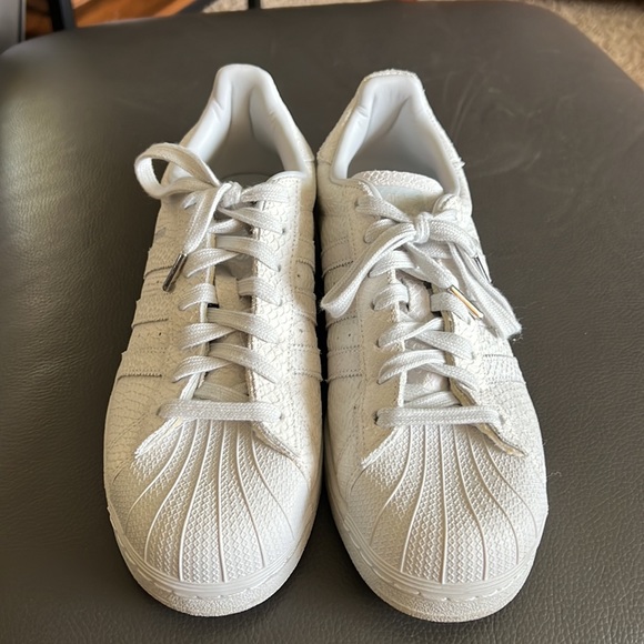 Adidas superstar sneakers, 10.5, light gray snakeskin texture - Picture 2 of 6